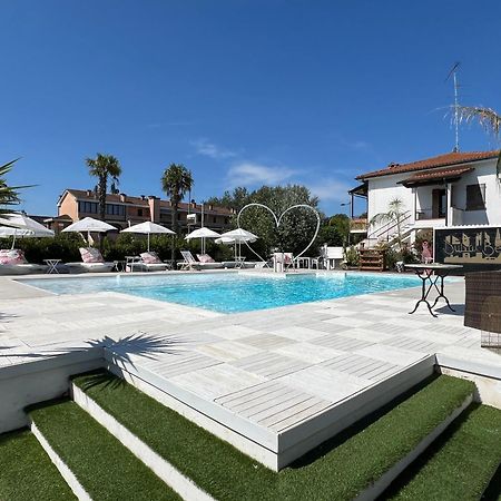 Dubaibeachotel Llido Degli Estensi Εξωτερικό φωτογραφία