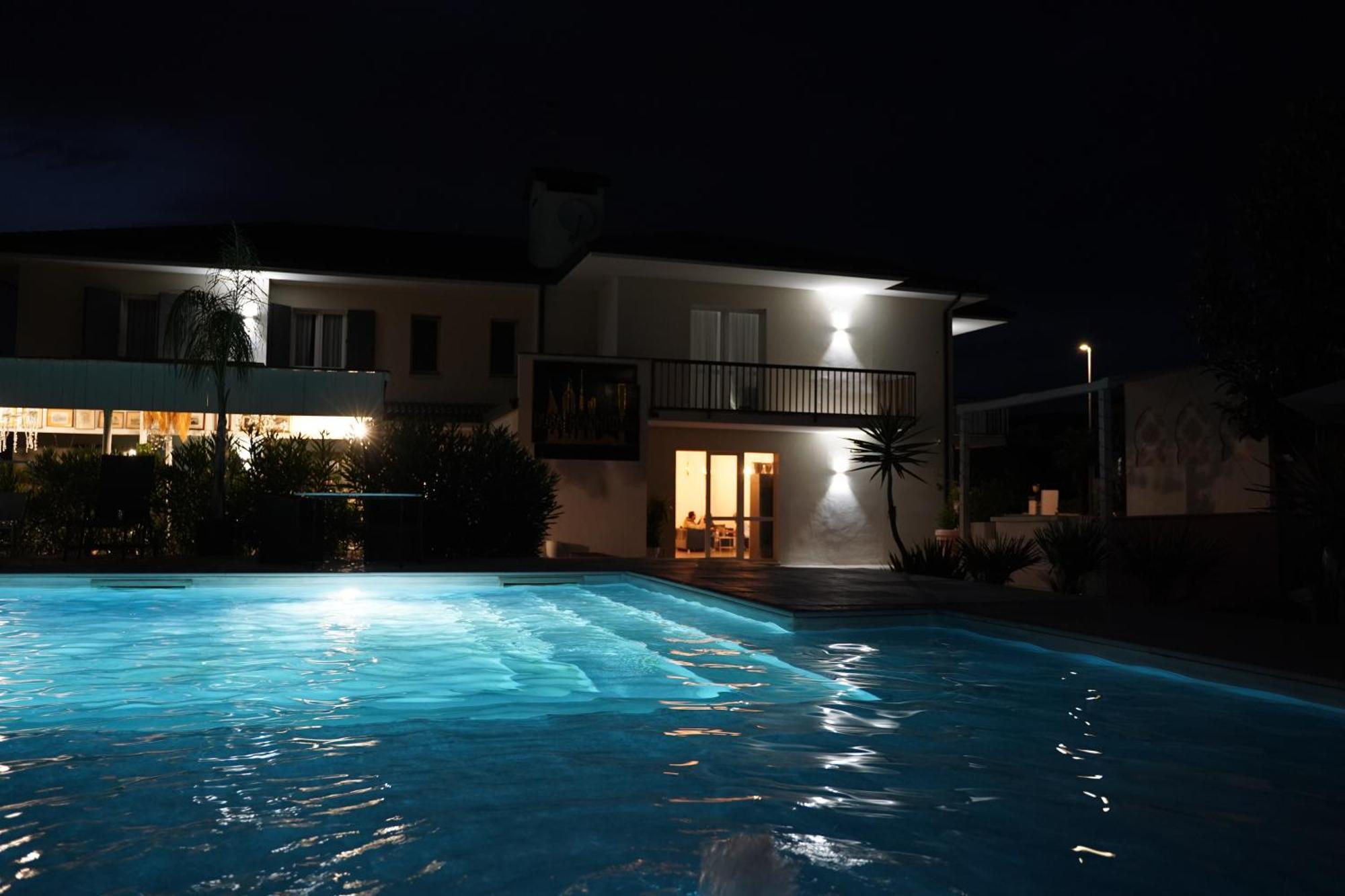 Dubaibeachotel Llido Degli Estensi Εξωτερικό φωτογραφία